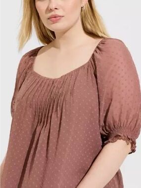 Torrid Chiffon Clip Dot Blouson Short Sleeve Top in Rose Taupe